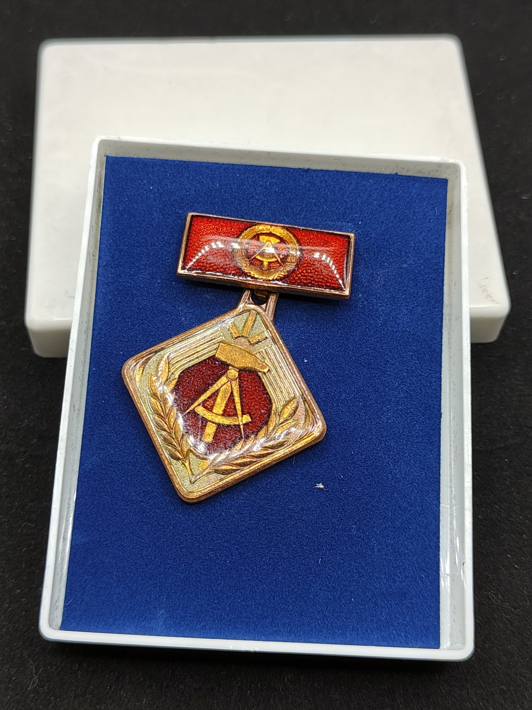 全场0元起拍 第51期 咸鱼国勋章拍卖专场 4月30日（周日）下午6：00开始 东德个人劳动积极份子奖章