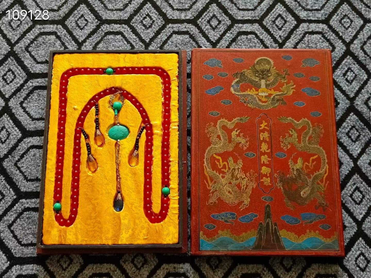 玛瑙朝珠，细节如图 玛瑙朝珠，细节如图