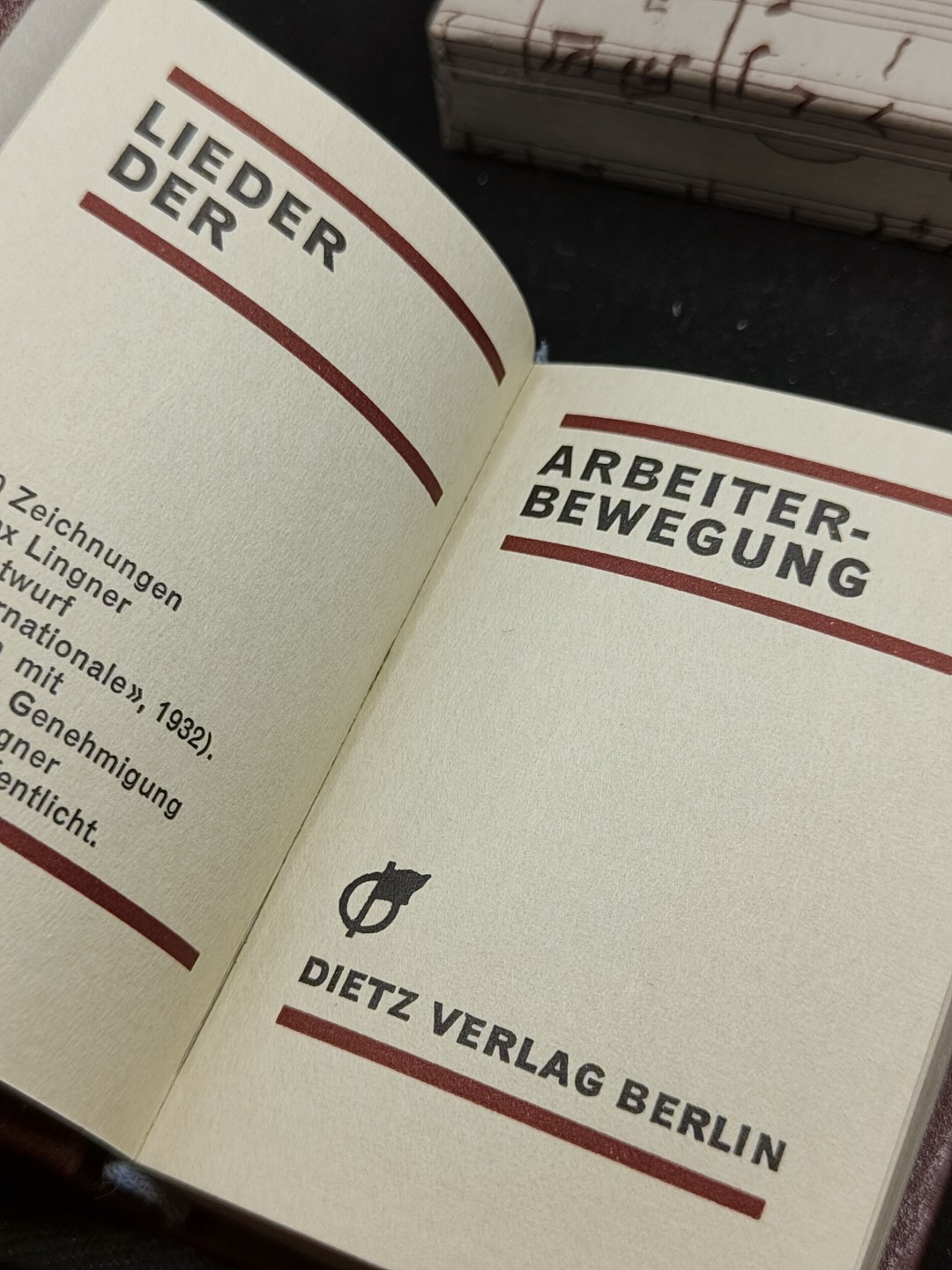 全场0元起拍 第51期 咸鱼国勋章拍卖专场 4月30日（周日）下午6：00开始 东德袖珍书