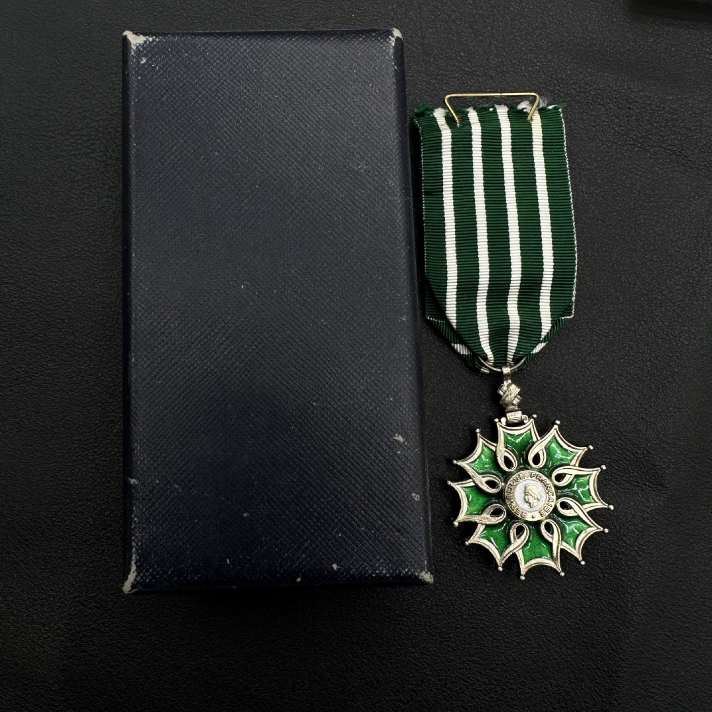 勋章奖章交易所，4月30日拍卖 法国骑士级文学与艺术勋章