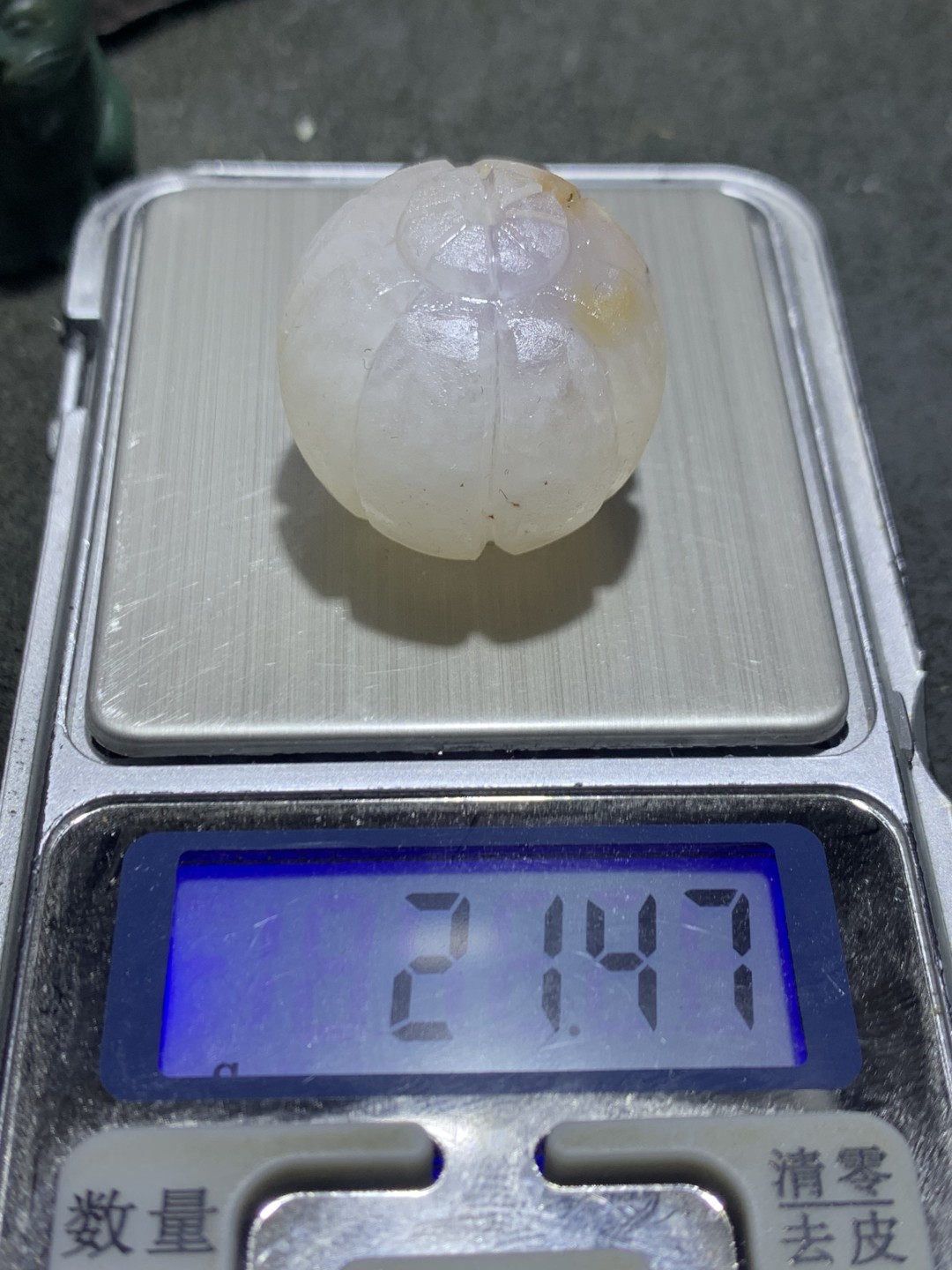 精美亚光满冰飘战国红玛瑙手工雕刻南瓜灯笼珠一颗！