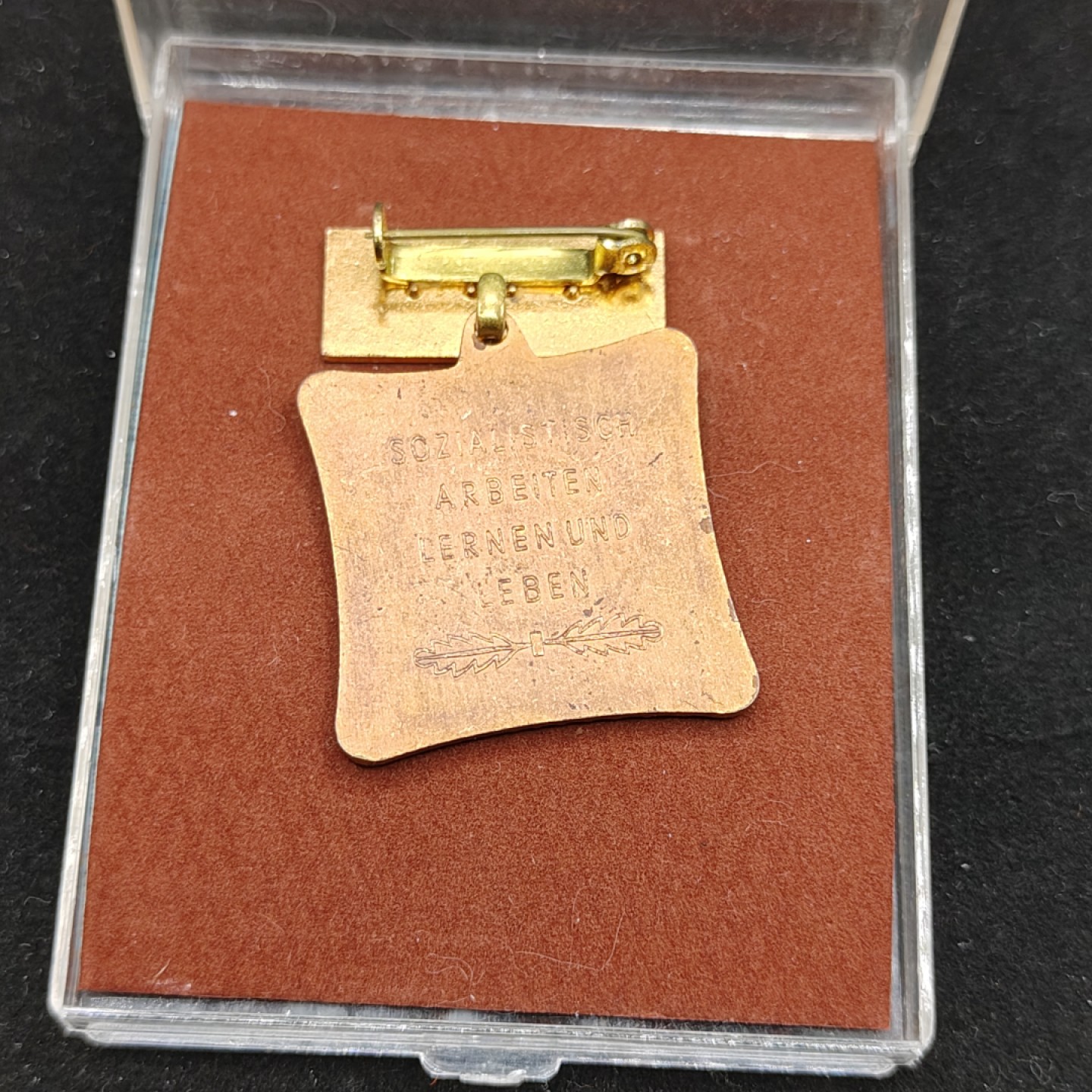 全场0元起拍 第51期 咸鱼国勋章拍卖专场 4月30日（周日）下午6：00开始 东德集体劳动积极荣誉称号奖章