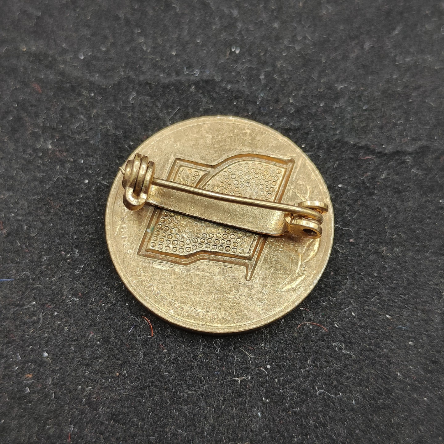 全场0元起拍 第51期 咸鱼国勋章拍卖专场 4月30日（周日）下午6：00开始 工战队50周年纪念章