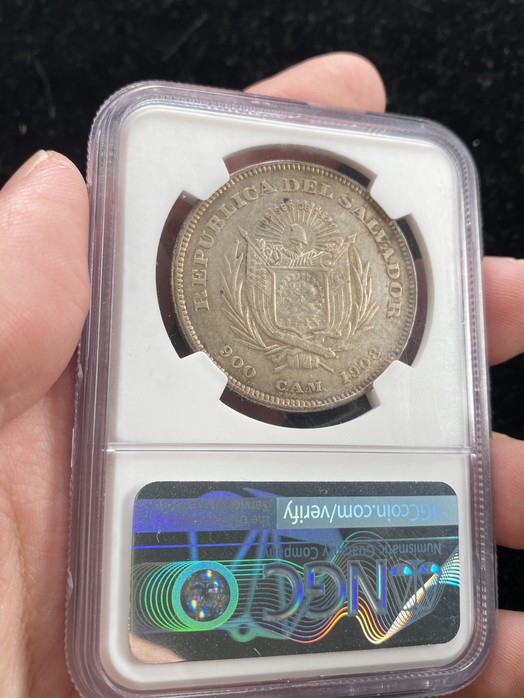 万国钱币拍卖第007期（慕尼黑第二夜） NGC-AUD 萨尔瓦多1908年1比索大银，南美潜力品种，两面均匀淡包浆，味道不错。