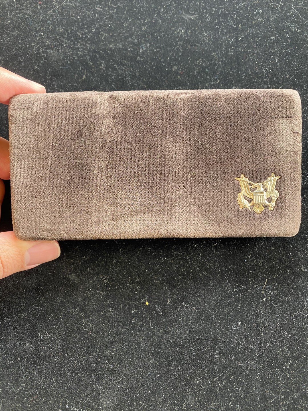 万国钱币拍卖第007期（慕尼黑第二夜） 美国国会套币，原盒好品，金银铜三枚，金币为克劳斯获奖币，重8.36g，900金，银币重26.7g，38mm。