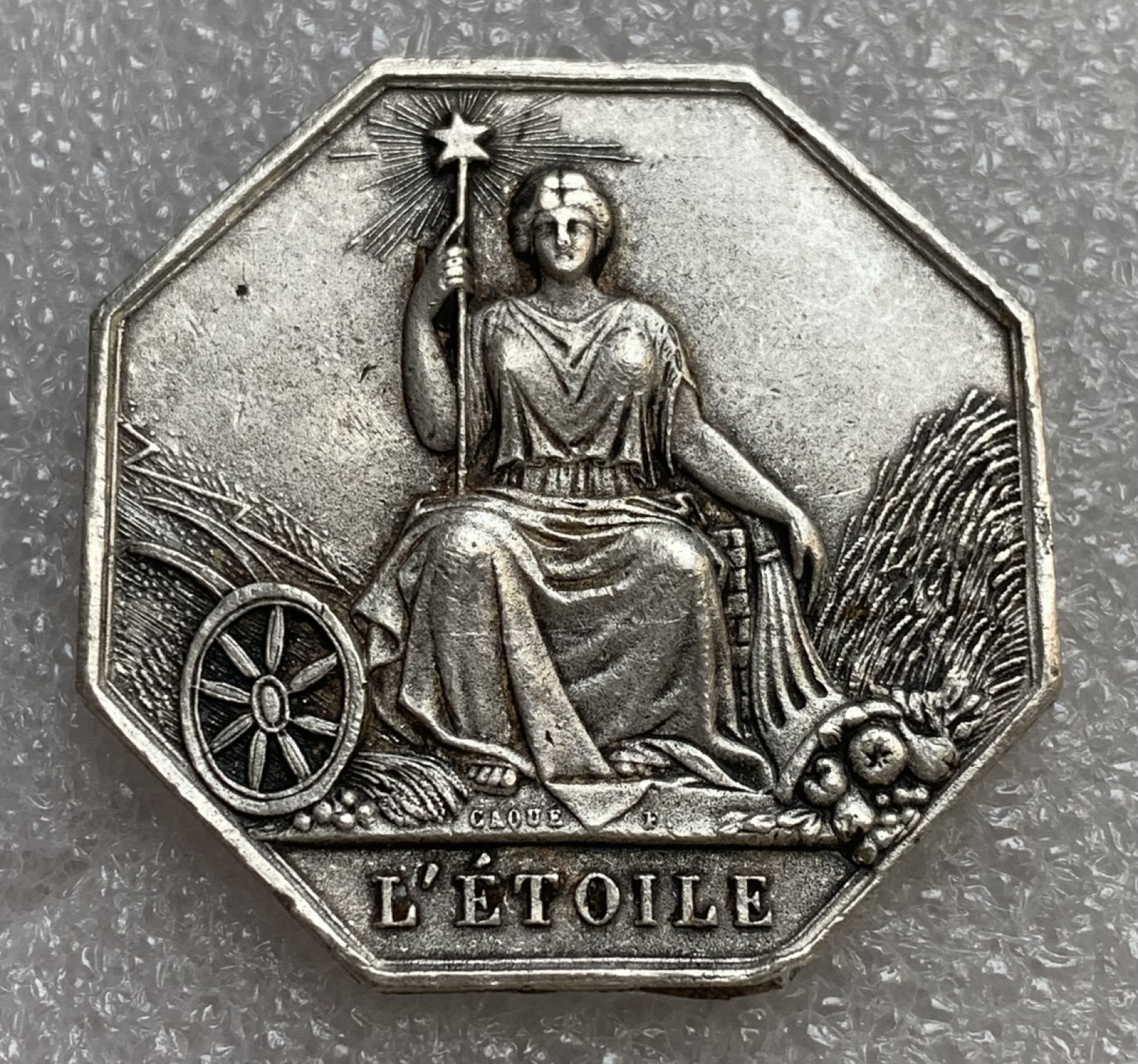 瓶子🏺第89期拍卖会 法国1834年公正女神八角代币 36毫米 14.8克