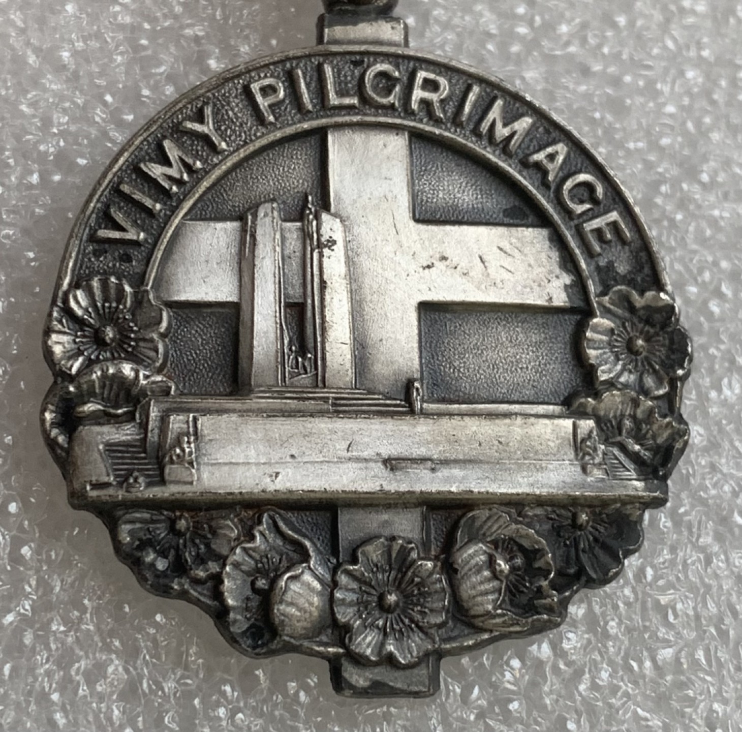 瓶子🏺第89期拍卖会 加拿大军团1936年维米岭朝圣纪年章 