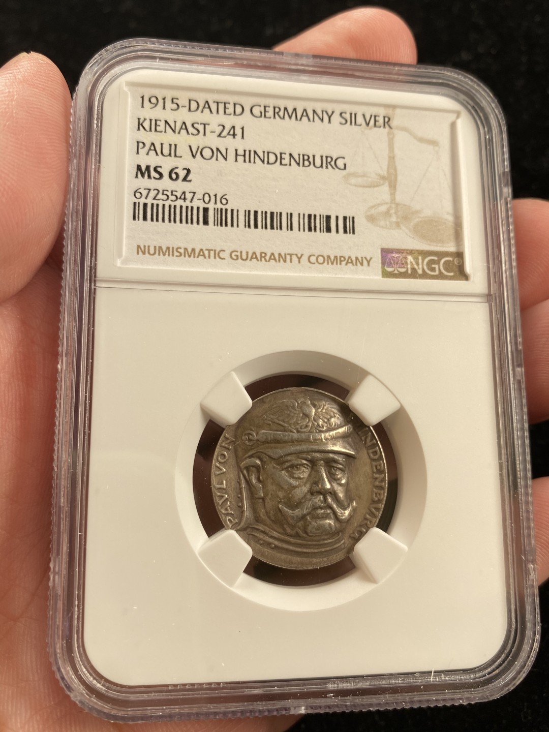万国钱币拍卖第007期（慕尼黑第二夜） NGC MS62 1915年卡尔哥茨设计圣诞节兴登堡元帅银章 RR少见稀少 非常有特色 套章 背面都是蜡烛 正面人物不同 