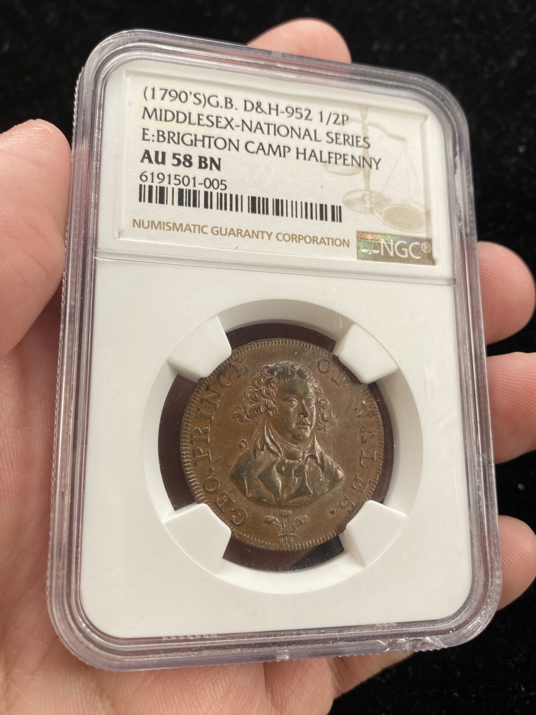 万国钱币拍卖第007期（慕尼黑第二夜） NGC-AU58BN 英国1790年米德塞斯半便士康德代币，巧克力包浆，背面是经典的狮子与独角兽，盒子有一处小磕碰。