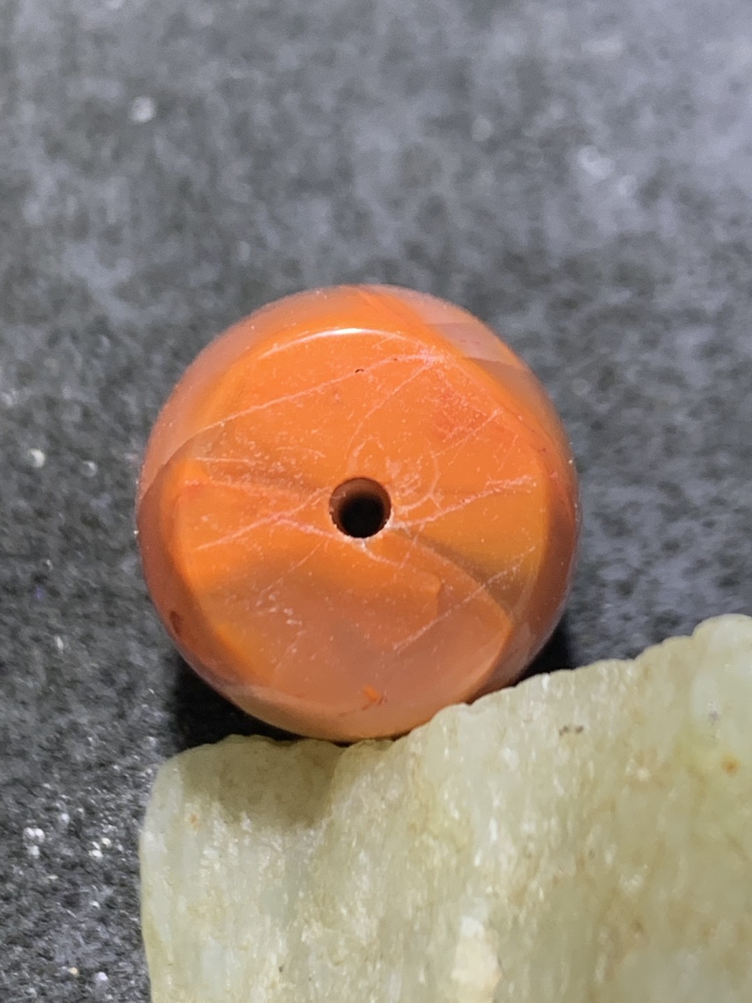 川料南红玛瑙冰飘柿子红大桶珠一颗，