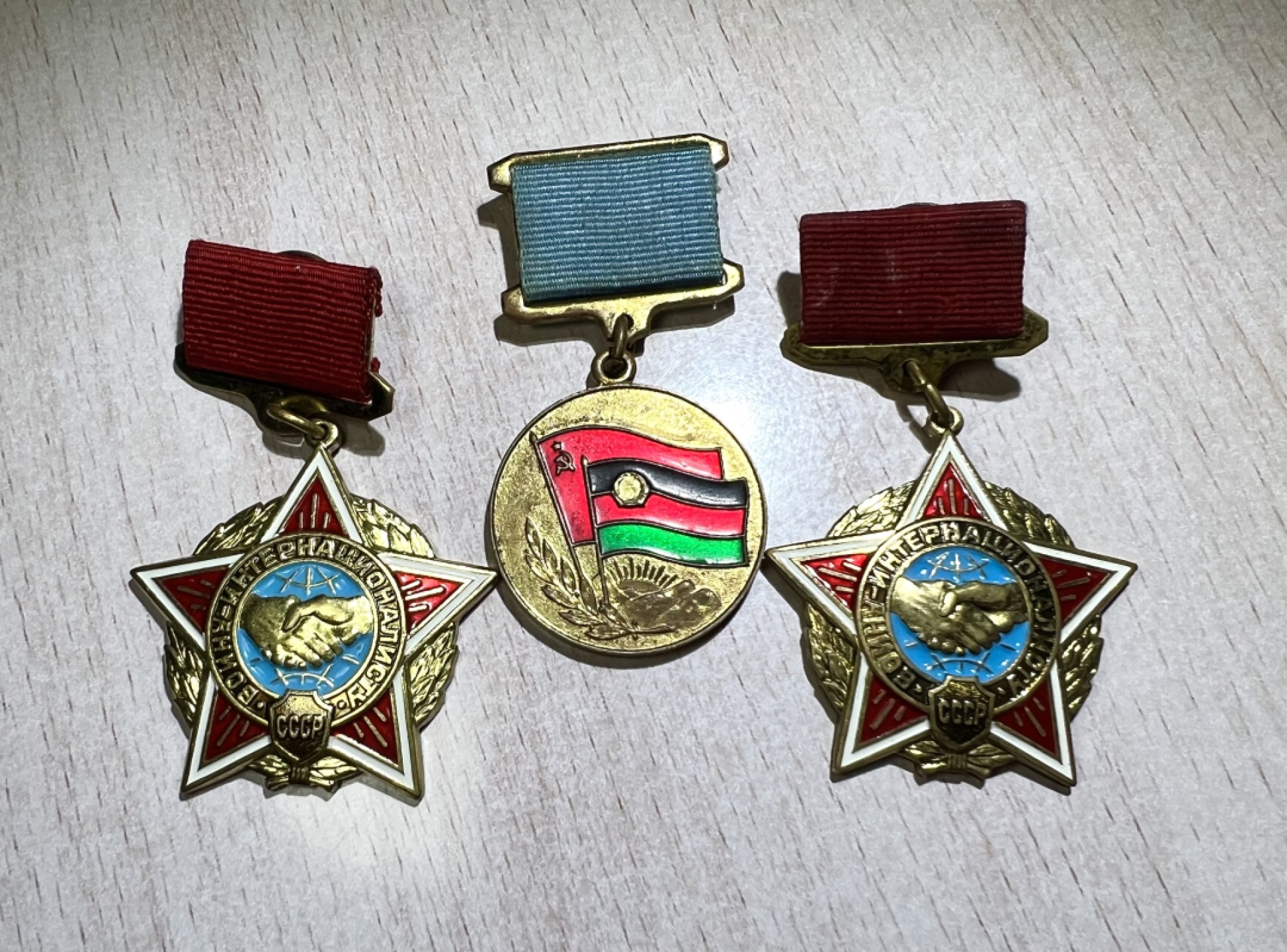 大猫徽章拍卖第222期    苏联国际主义战士奖章两枚 苏阿友谊奖章一枚