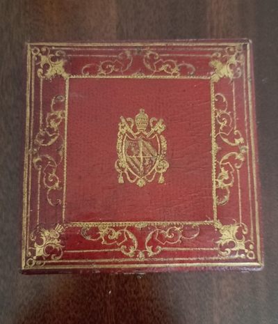 欧洲币章勋章首饰盒子专场十二期 - 烫金木盒95x95mm，内径约7cm