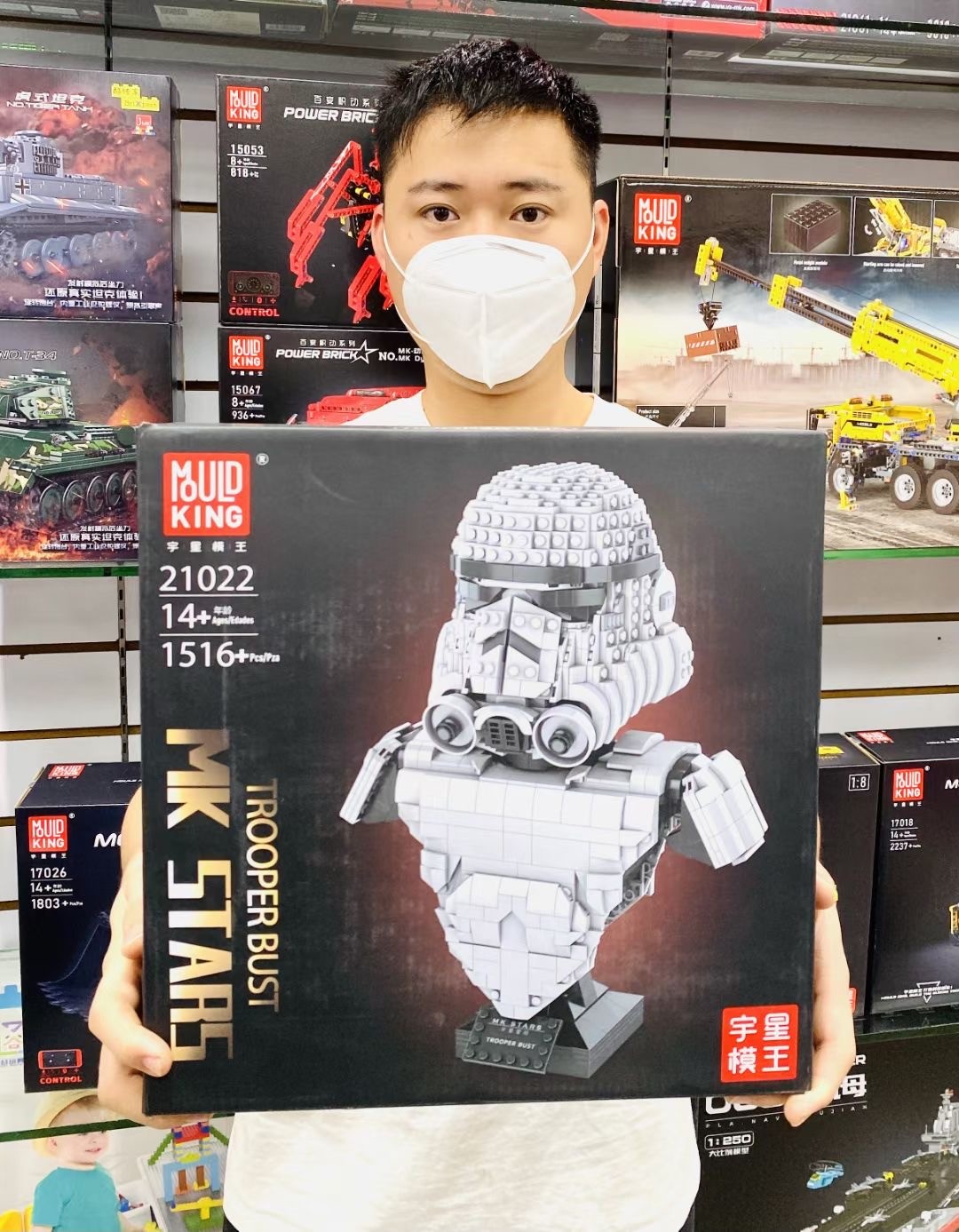 零元拍：星球大战白兵半身像积木高度约31.9厘米。1516粒。全新未拆。
