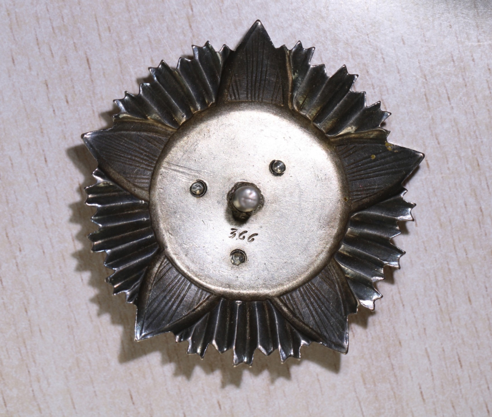 大猫徽章拍卖第222期  蒙古🇲🇳战斗红旗勋章 三点钟珐琅有修