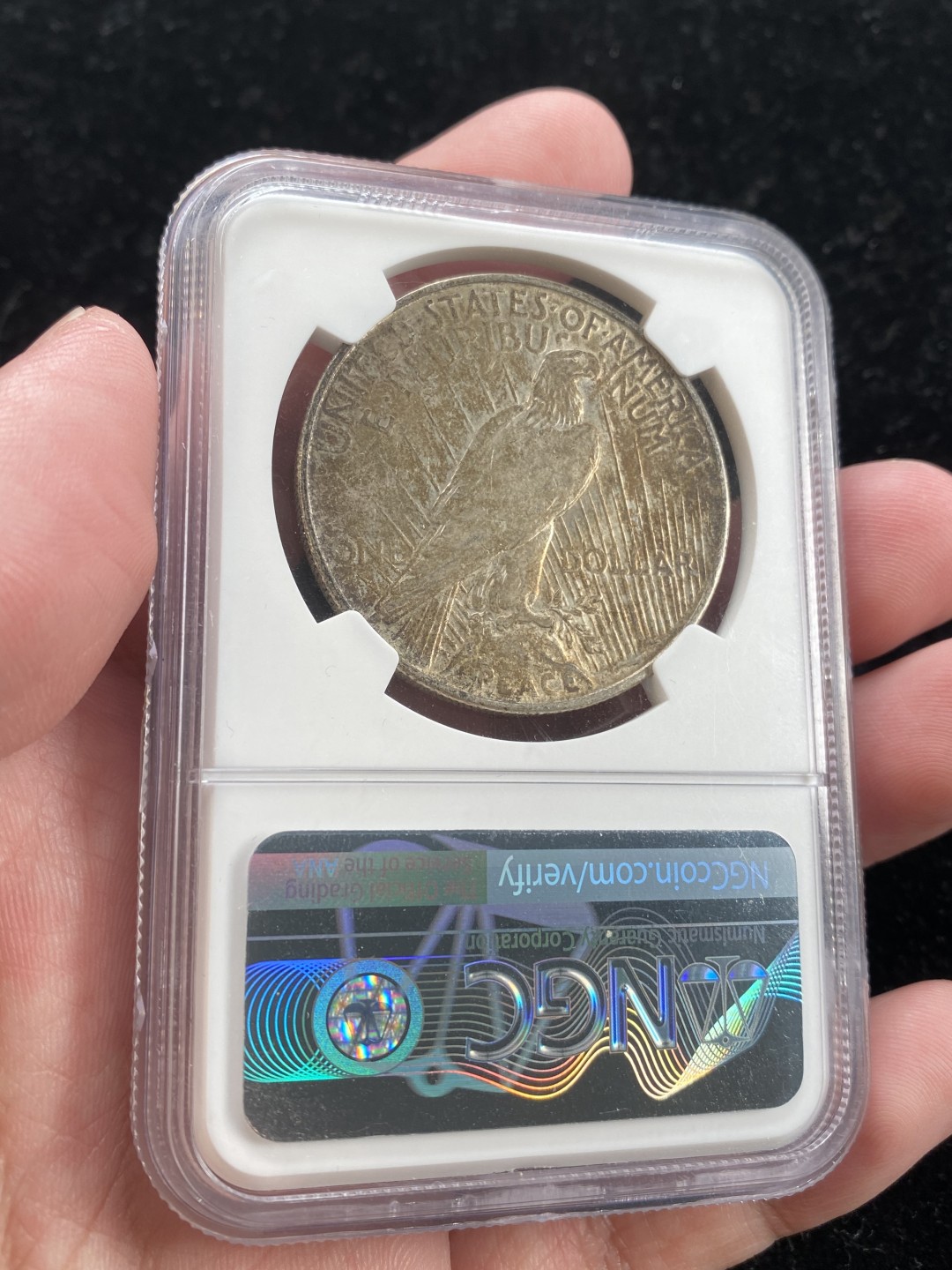 万国钱币拍卖第007期（慕尼黑第二夜） NGC-AU58 美国1922和平银币，黑包浆，摩根在1921关门年份中采用了防氧化材料，后续的和平同样如此，所以1921年后好彩的摩根和平非常少见，此种味道的和平可以作为自己把玩的小精品。