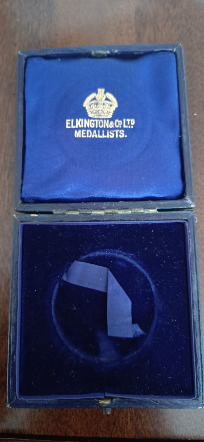 欧洲币章勋章首饰盒子专场十二期 木盒75x75mm，内径42mm