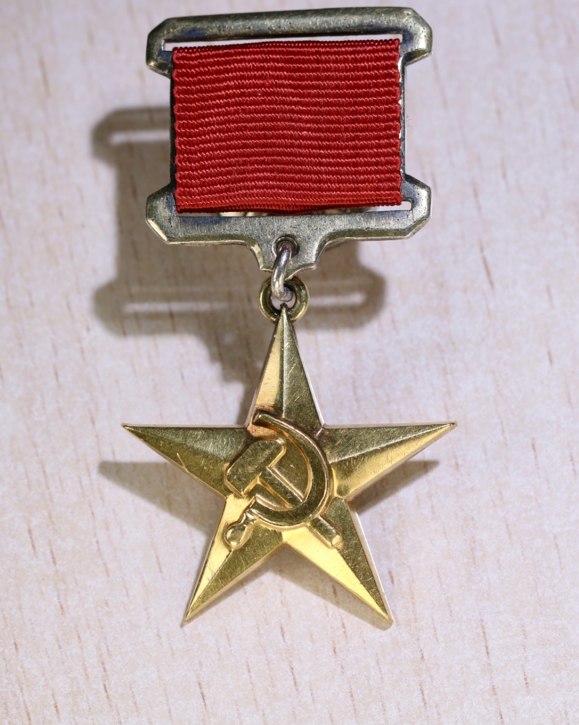 大猫徽章拍卖第222期  劳动金星 金质 状态极佳 