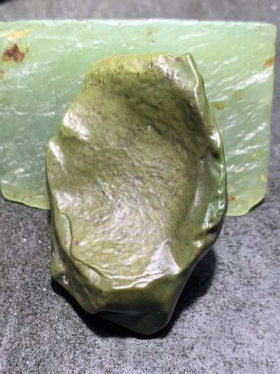 精美戈壁绿碧玉手工雕刻无相佛，佛字意境把件（吊坠)一个！ 精美戈壁绿碧玉手工雕刻无相佛，佛字意境把件（吊坠)一个！