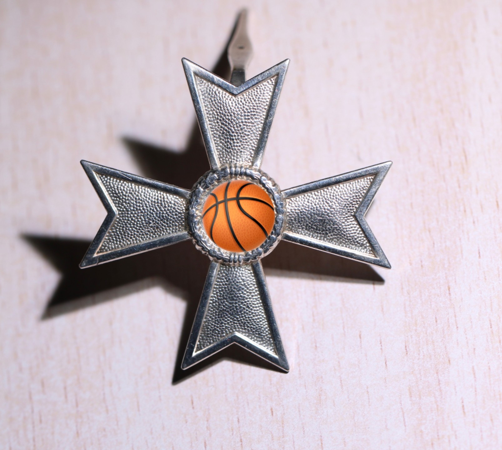 大猫徽章拍卖第222期  勿忘历史 珍爱和平    德三无剑战功～L15