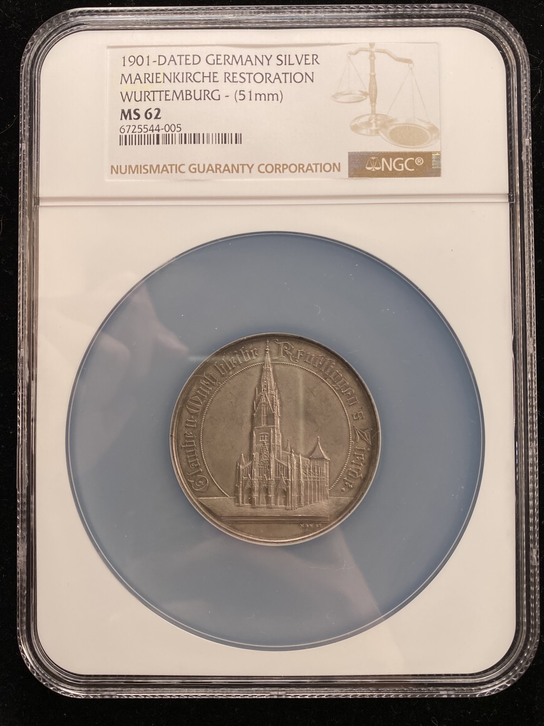 万国钱币拍卖第007期（慕尼黑第二夜） NGC MS62 1901年德国符腾堡斯图加特纪念修复圣母大教堂MATTE大银章，高浮雕城市盾徽四分为一，56MM 40G