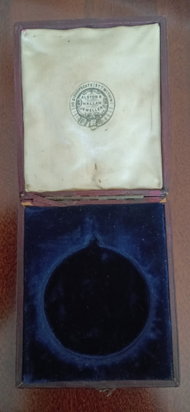 欧洲币章勋章首饰盒子专场十二期 木盒85x72mm，内径5cm，