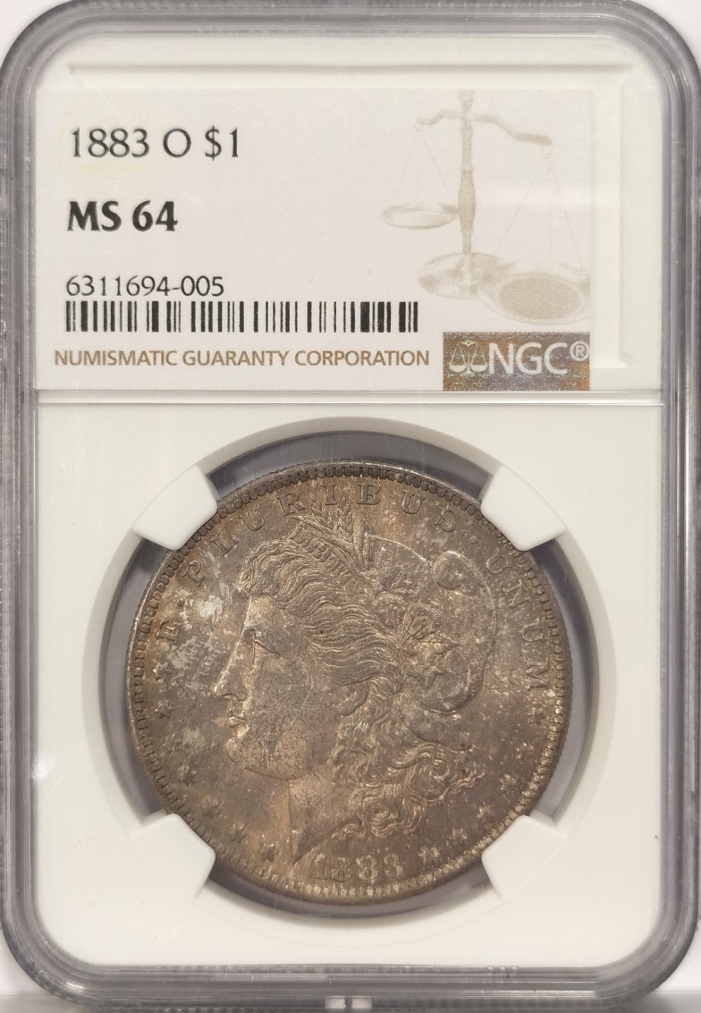 博洋堂世界钱币拍卖第024期（全场包邮） NGC MS64 五彩原光1883年美国O版摩根银币 满彩卷首币，女神面下方深蓝月牙彩包浆，鹰面黄油环彩包浆，谁见谁爱