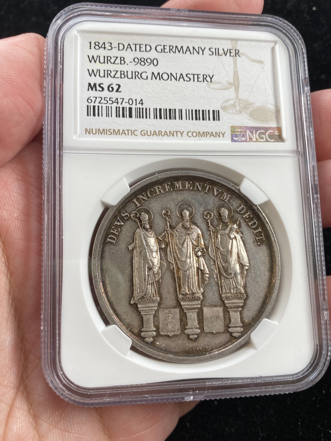 万国钱币拍卖第007期（慕尼黑第二夜） NGC MS62 1843年维尔茨堡主教区纪念大教堂落成1100年镜面大银章，正面圣博尼法斯、圣基利安和圣伯哈特三大主教坐镇，41MM 28G