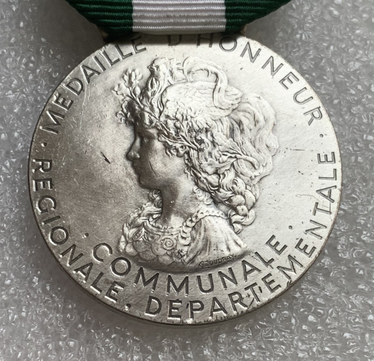 瓶子🏺第89期拍卖会  法国市政道路银级合金奖章 环打雅典娜银标和厂标 34毫米 20.33克