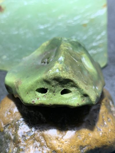 精美戈壁绿碧玉手工雕刻无相佛，佛字意境把件（吊坠)一个！ 精美戈壁绿碧玉手工雕刻无相佛，佛字意境把件（吊坠)一个！