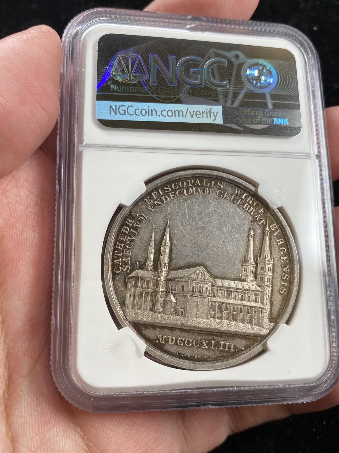 万国钱币拍卖第007期（慕尼黑第二夜） NGC MS62 1843年维尔茨堡主教区纪念大教堂落成1100年镜面大银章，正面圣博尼法斯、圣基利安和圣伯哈特三大主教坐镇，41MM 28G