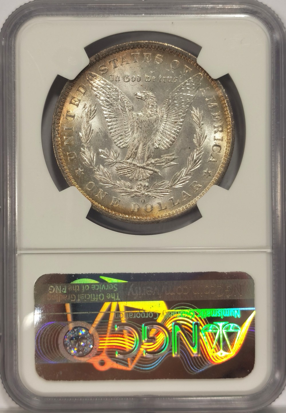 博洋堂世界钱币拍卖第024期（全场包邮） NGC MS64 五彩原光1883年美国O版摩根银币 满彩卷首币，女神面下方深蓝月牙彩包浆，鹰面黄油环彩包浆，谁见谁爱