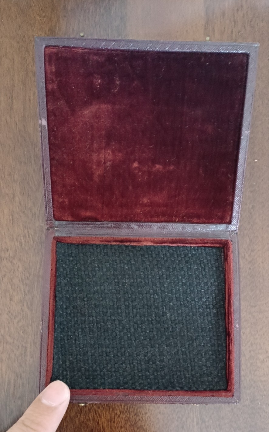 欧洲币章勋章首饰盒子专场十二期 木盒95x80mm，内径82x69mm