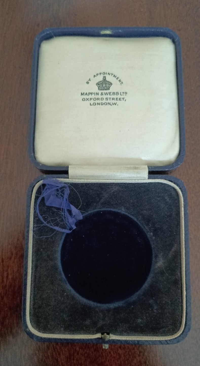 欧洲币章勋章首饰盒子专场十二期 烫金木盒75x75mm，内径44mm