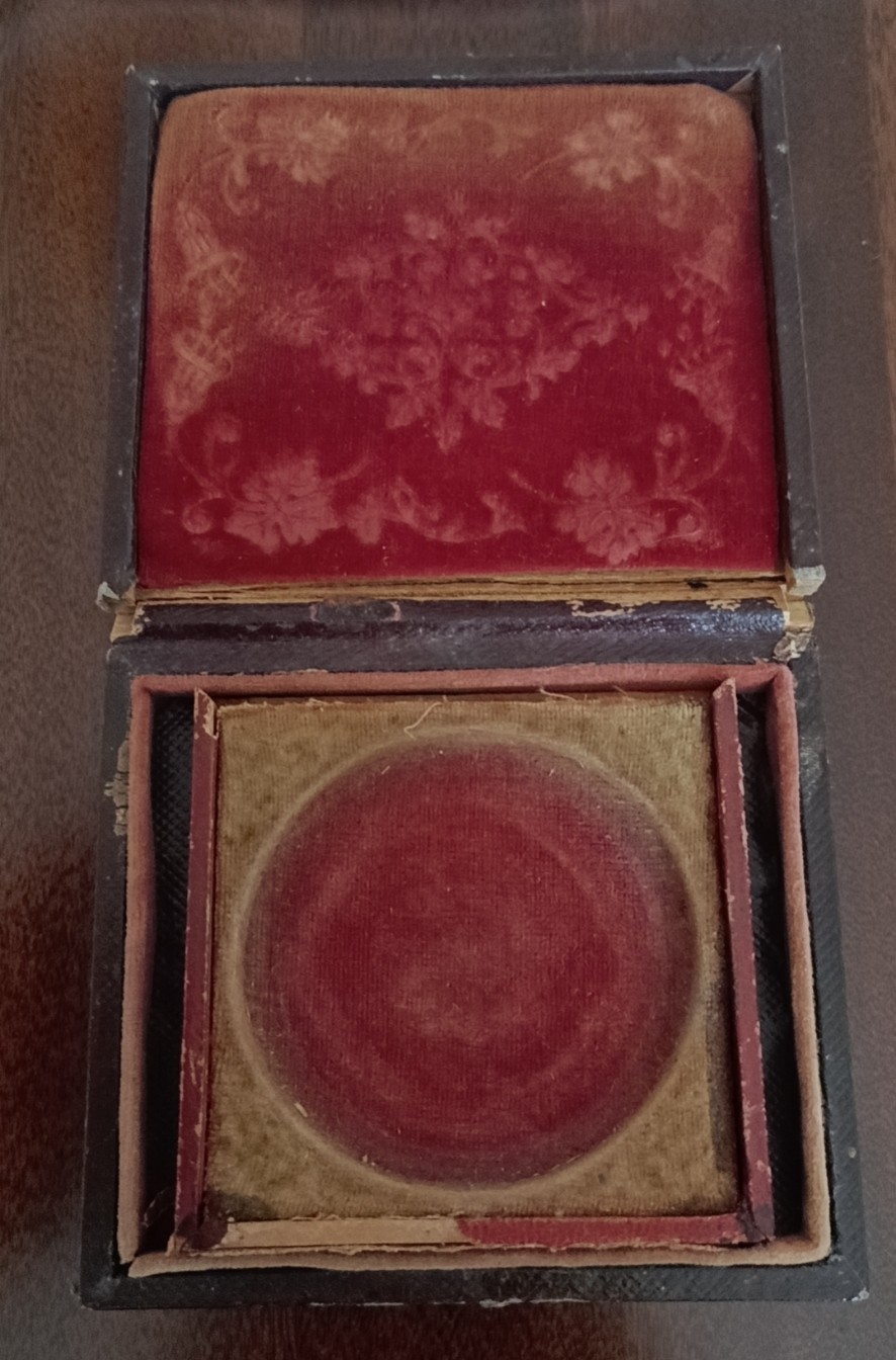 欧洲币章勋章首饰盒子专场十二期 木盒95x82mm，内径58mm