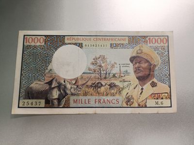 【专场20230426】马格里布——中东以及非洲纸币专场 - 【拍品004】中非共和国1974版1000法郎流通好品XF，稀少博卡萨头像