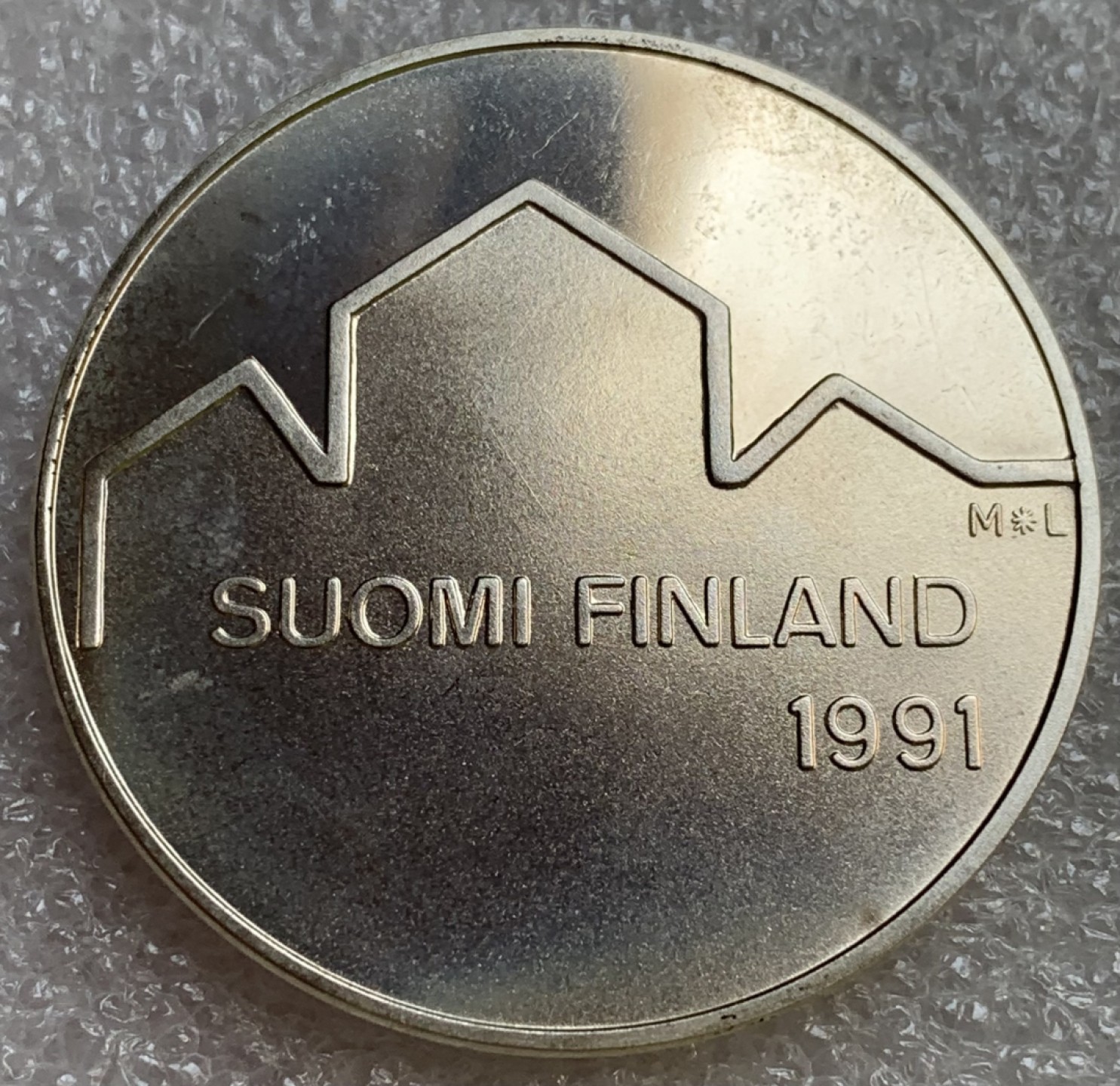 瓶子🏺第89期拍卖会 芬兰1991年100马克纪念银币 冰球赛冰球手 55届冰球世锦赛  24克