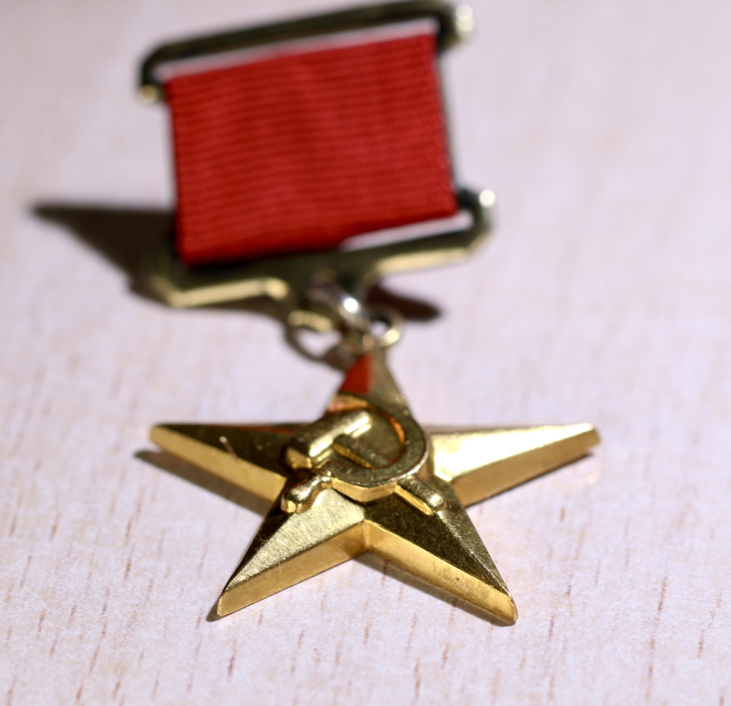 大猫徽章拍卖第222期  劳动金星 金质 状态极佳 