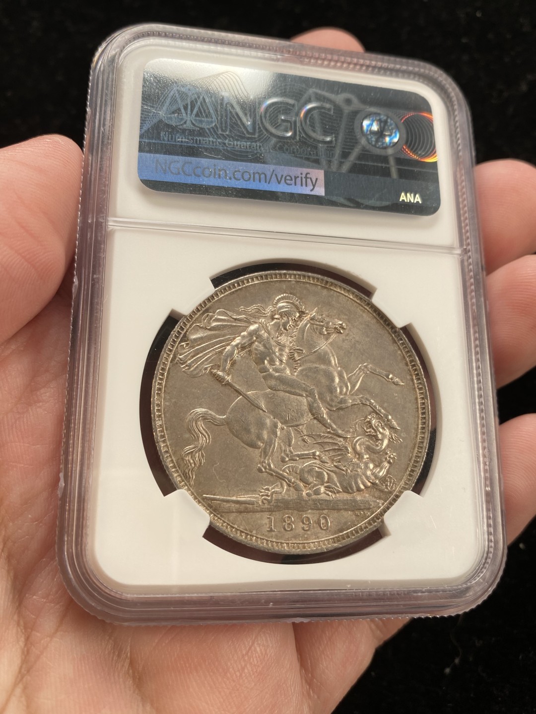 万国钱币拍卖第007期（慕尼黑第二夜） NGC-MS62 英国1890年高冠马剑克朗大银，英系热门品种，少见年份，灰彩包浆，打制清晰，高点俱在，低评状态。