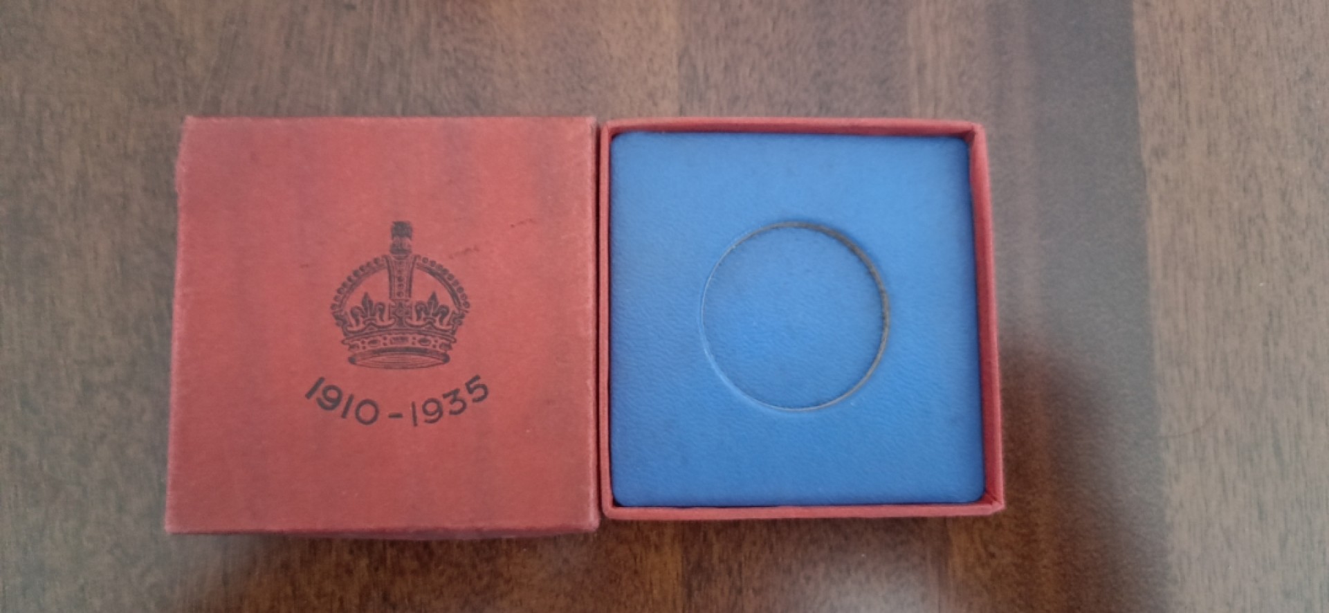 欧洲币章勋章首饰盒子专场十二期 1935英王加冕纪念章盒，内径32mm，章仅供参考