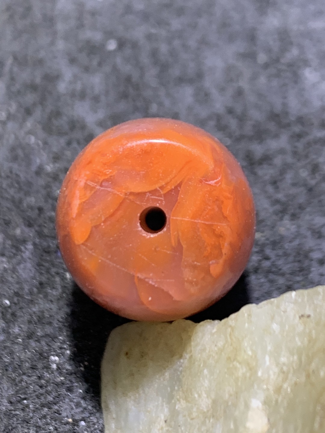 川料南红玛瑙冰飘柿子红大桶珠一颗，