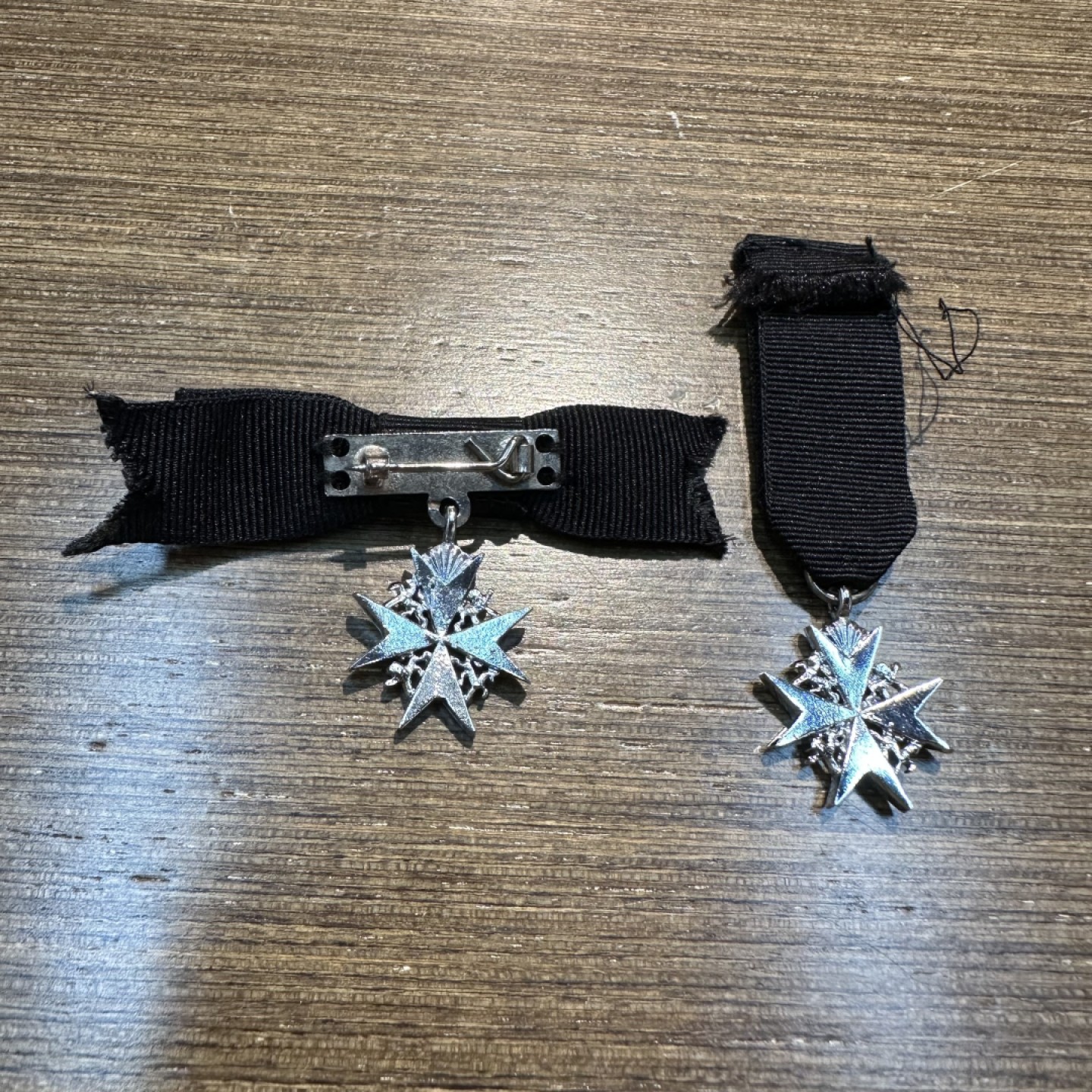 勋章奖章交易所，4月30日拍卖 英国员佐级圣约翰mini章（男女一组）