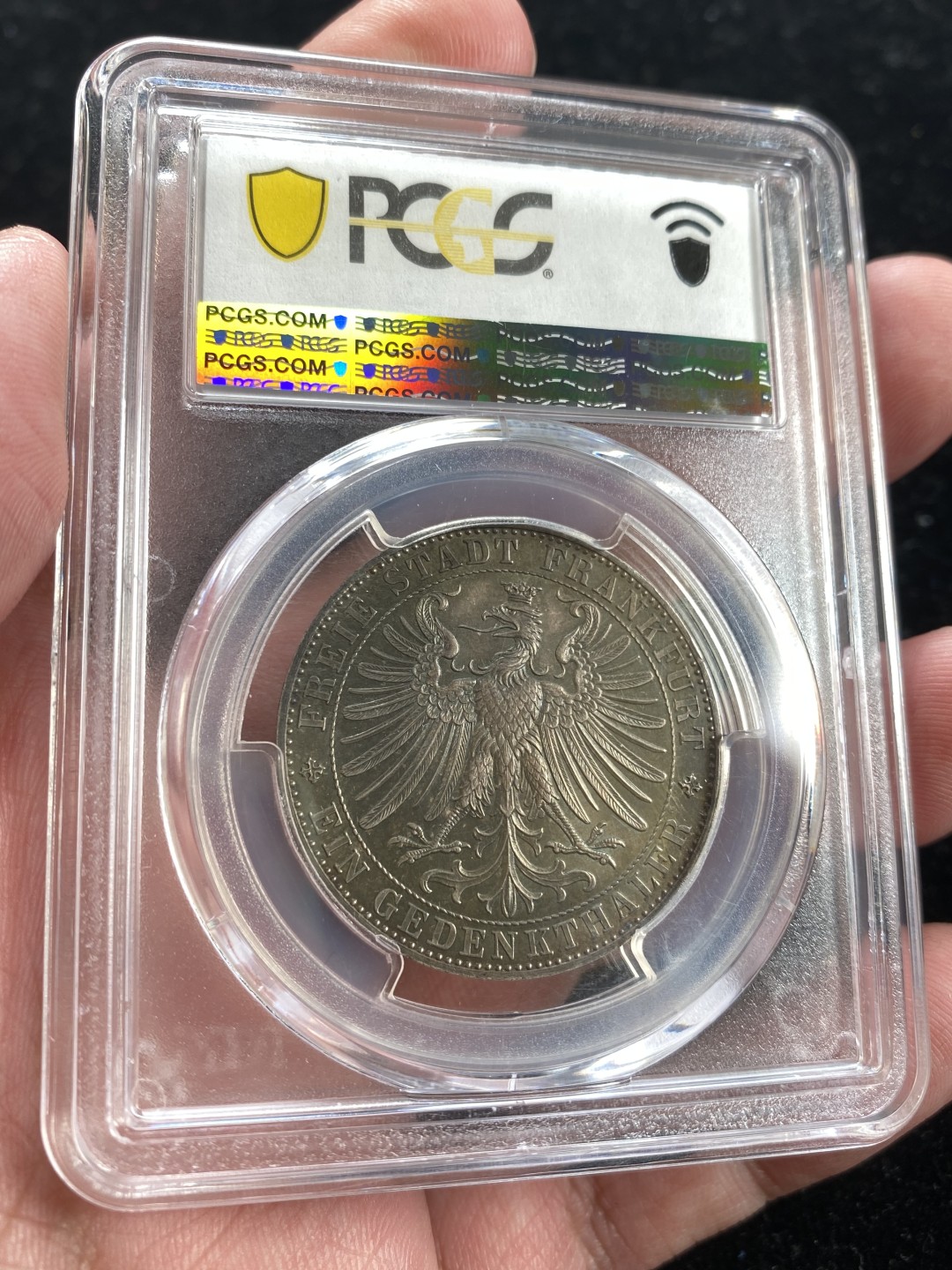 万国钱币拍卖第007期（慕尼黑第二夜） PCGS-MS65 法兰克福王子议会1泰勒，经典的法兰克福市政厅尽管，双面绿彩，难得高分。