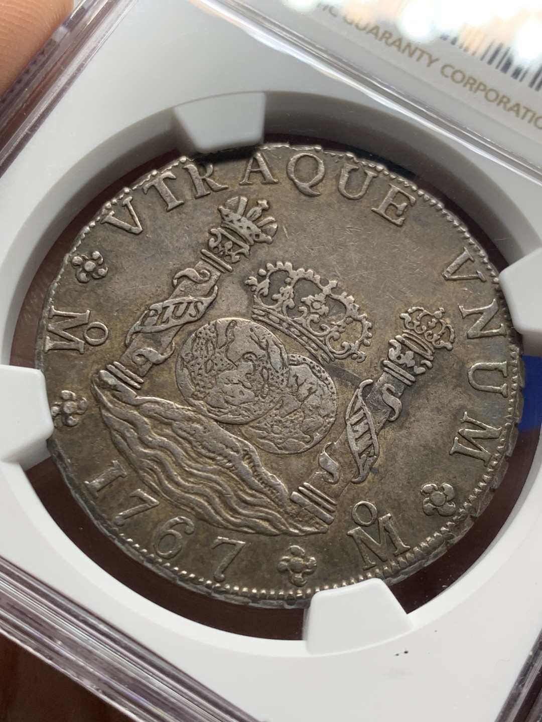 欢迎参加《竞宝斋》五一特拍-第161场-周日，周一 2场 NGC AU55 墨西哥 1767 地球双柱大银币 油腻的浓郁五彩包浆 西属看状态 不可多得