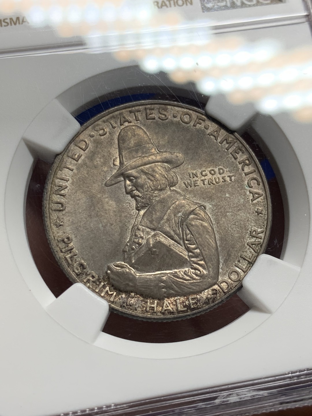 欢迎参加《竞宝斋》五一特拍-第161场-周日，周一 2场 NGC-MS65 美国 1920年 50美分 清教徒移民 五月花号 高分 烟熏色包浆 非常漂亮的设计