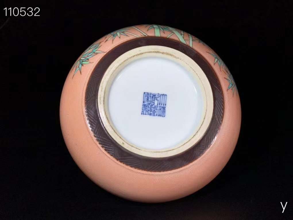 乾隆粉釉绿竹诗文描金笔洗，纯手工胎，器形优美，造型周正挺拔，品相完整。