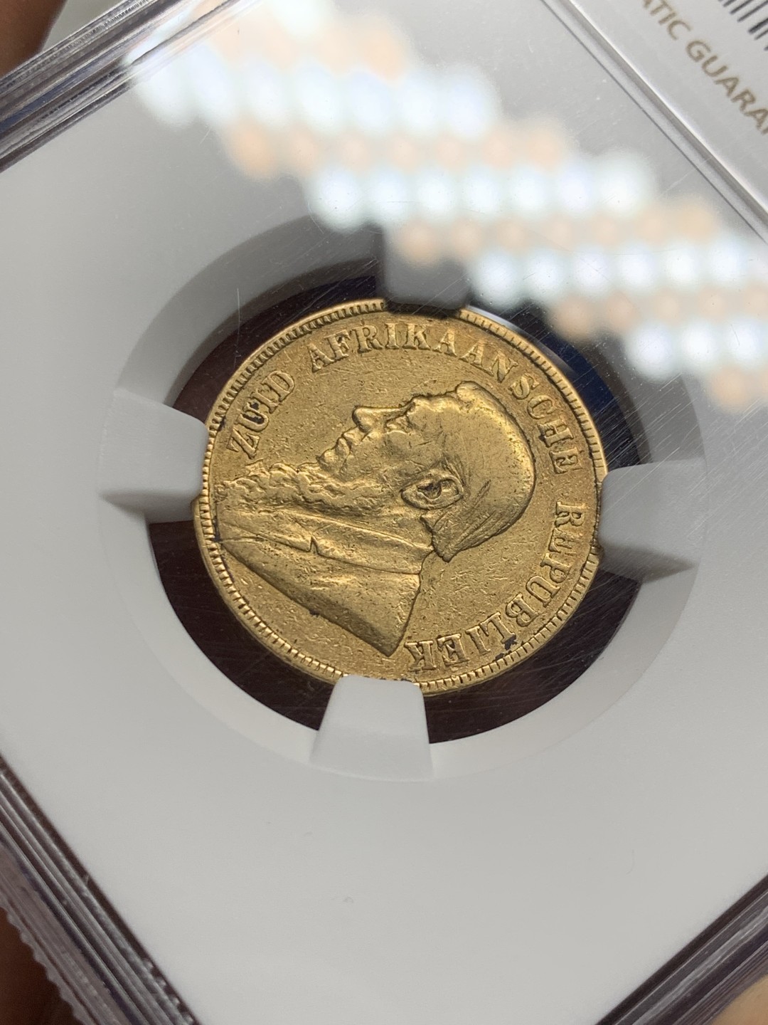 欢迎参加《竞宝斋》五一特拍-第161场-周日，周一 2场 NGC-VF 1897年少见南非1磅金币，7.91克 少见品种