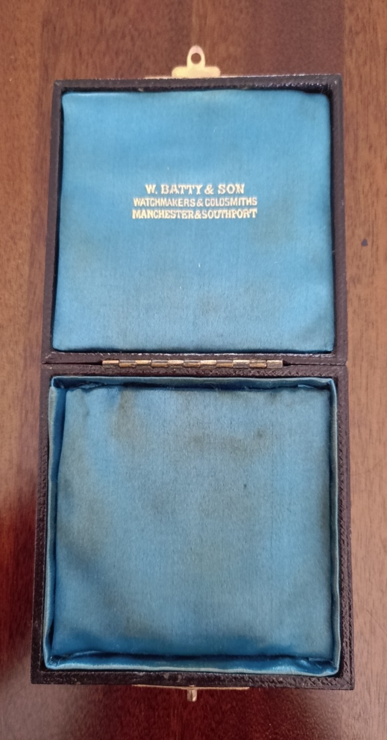 欧洲币章勋章首饰盒子专场十二期 木盒外径75mm，内径65mm