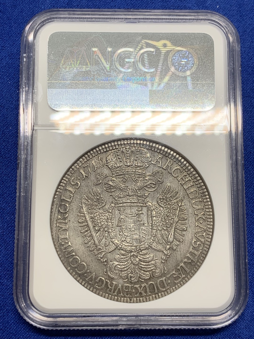 欢迎参加《竞宝斋》五一特拍-第161场-周日，周一 2场 NGC-MS62 神圣罗马帝国 1716年1泰勒银币 卡尔六世少见年轻头像，全币高点和底板没有任何磨损或丝痕，62实属低评