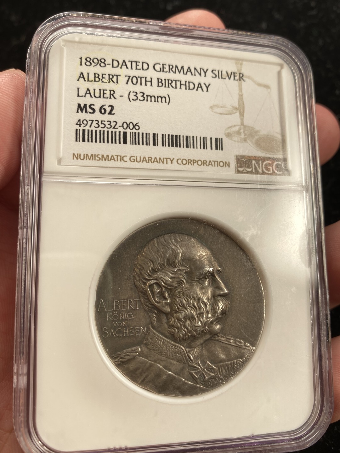 万国钱币拍卖第007期（慕尼黑第二夜） NGC MS62 1898年德国萨克森阿尔伯特执政25周年纪念内凹式加厚银章 加厚盒 33MM 35G，超级厚重的样章