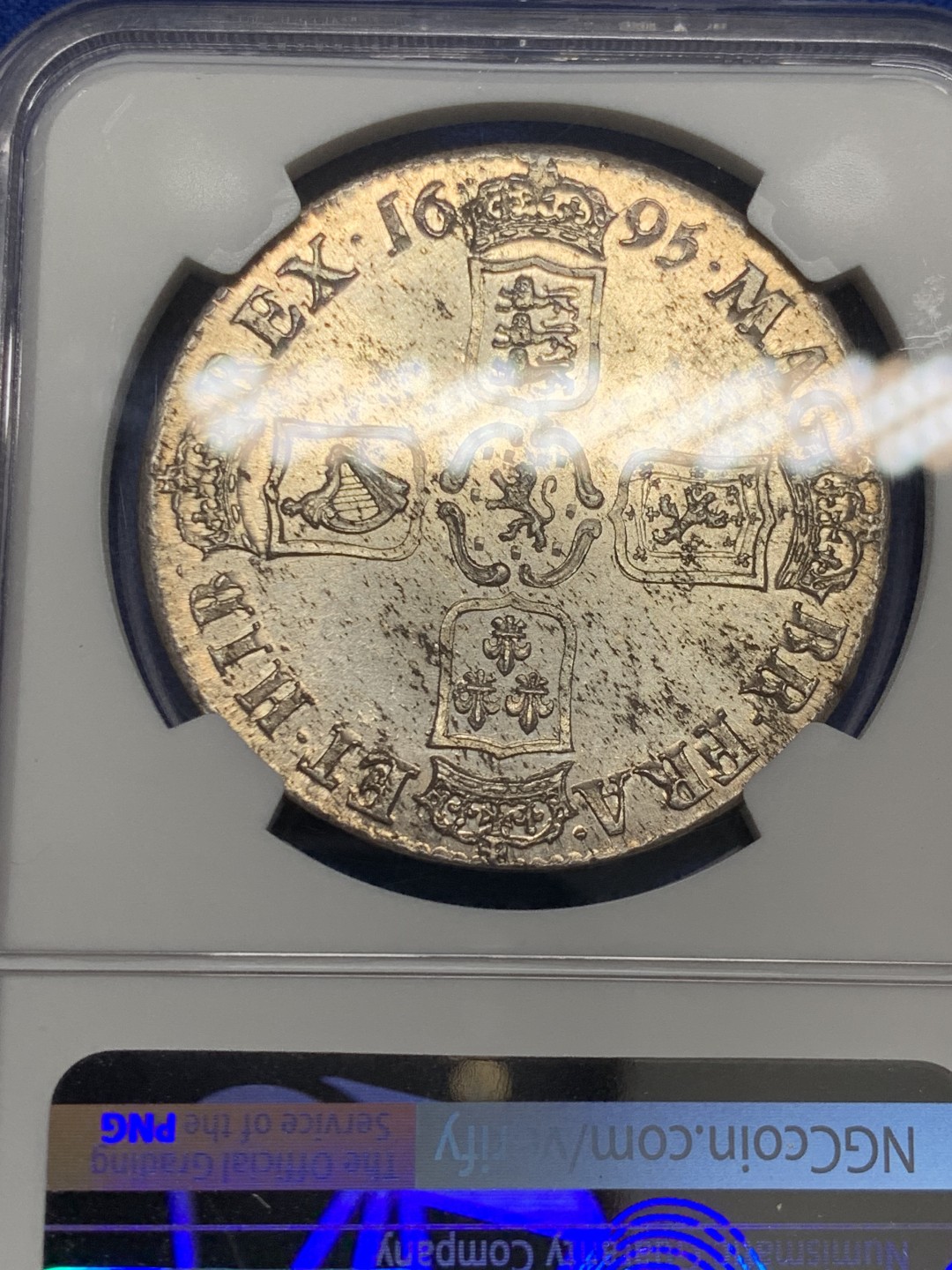 欢迎参加《竞宝斋》五一特拍-第161场-周日，周一 2场 NGC-MS63 1695年英国威廉三世1克朗银币 全币深打，原银光，历经300多年依然宛如新铸